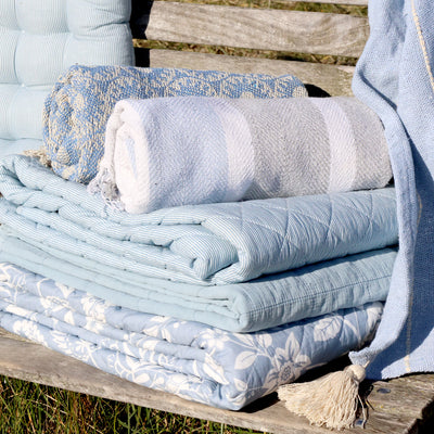 Chic Antique Aix Quilt mit Blumenmuster