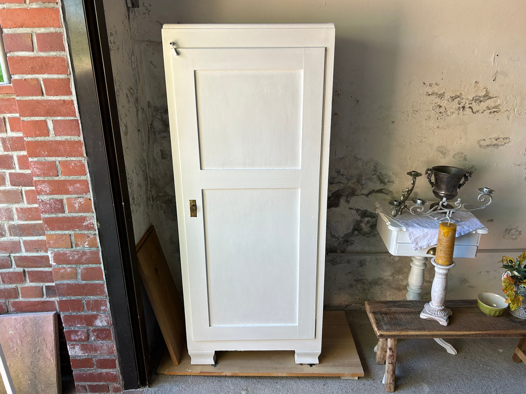 Antiker Vorratsschrank