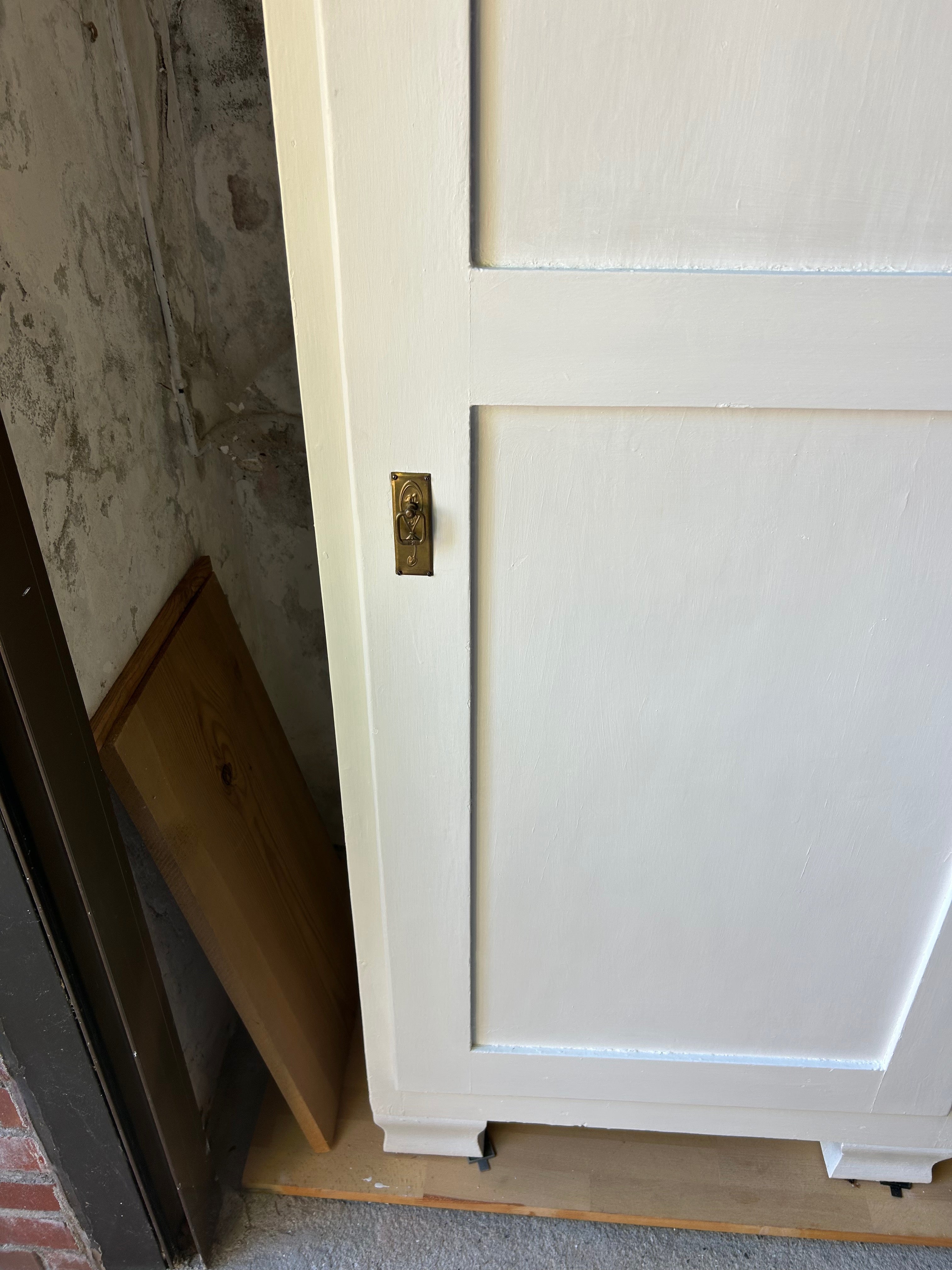 Antiker Vorratsschrank