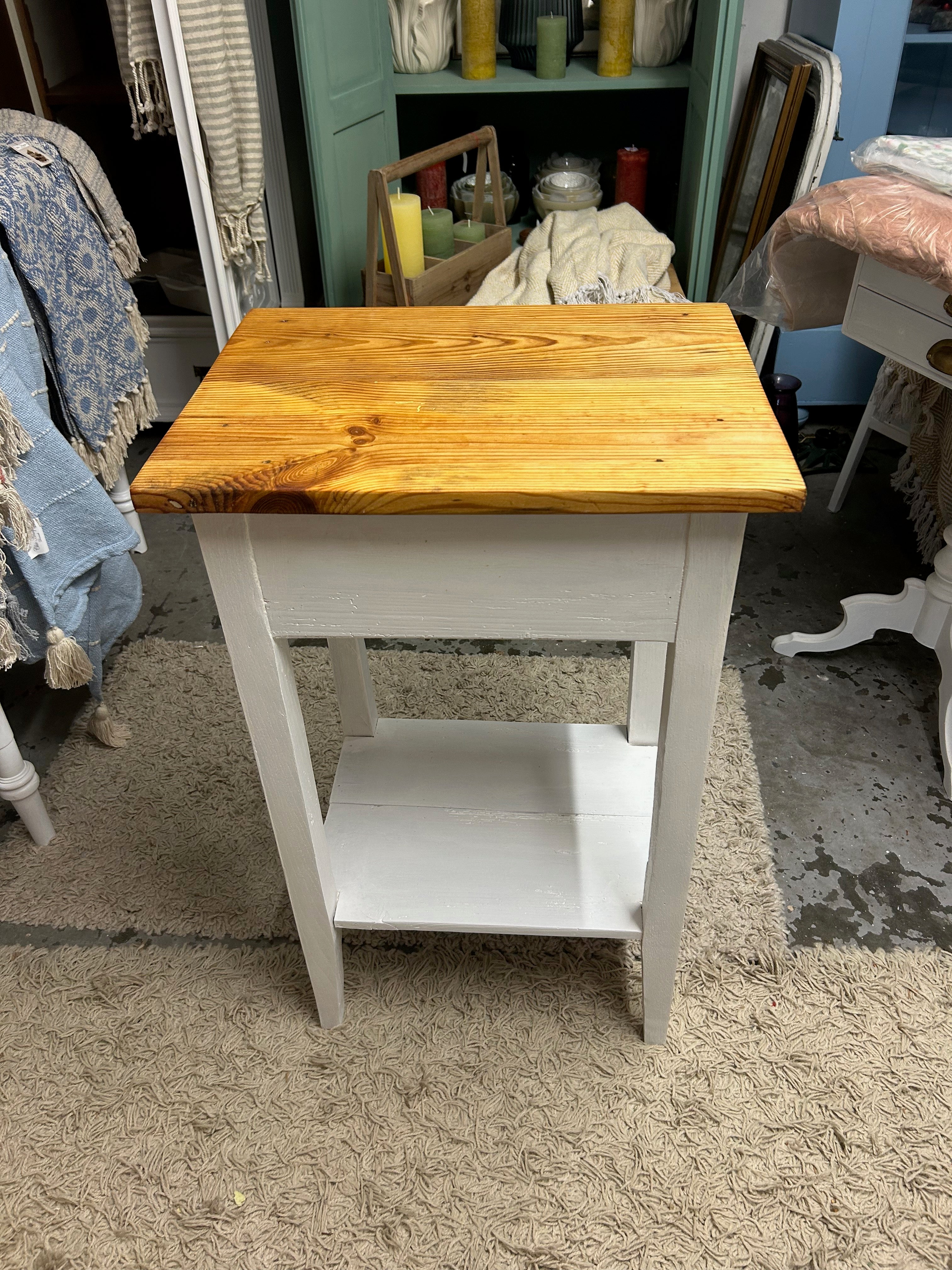 Antiker Beistelltisch, Naturplatte, Shabby Chic