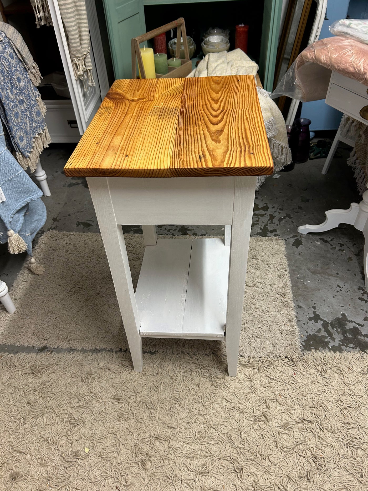 Antiker Beistelltisch, Naturplatte, Shabby Chic