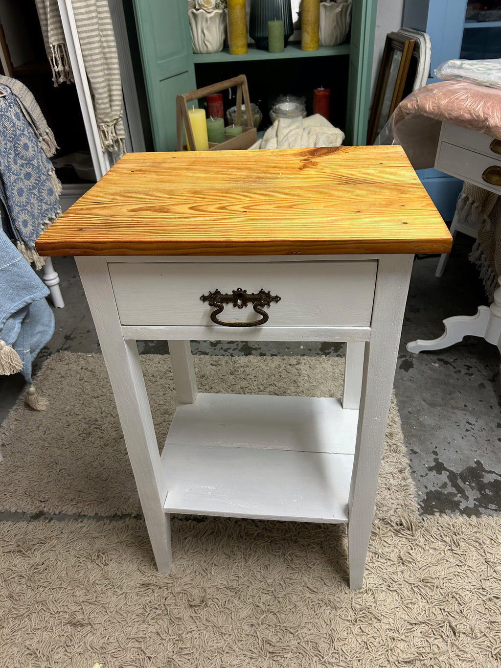 Antiker Beistelltisch, Naturplatte, Shabby Chic