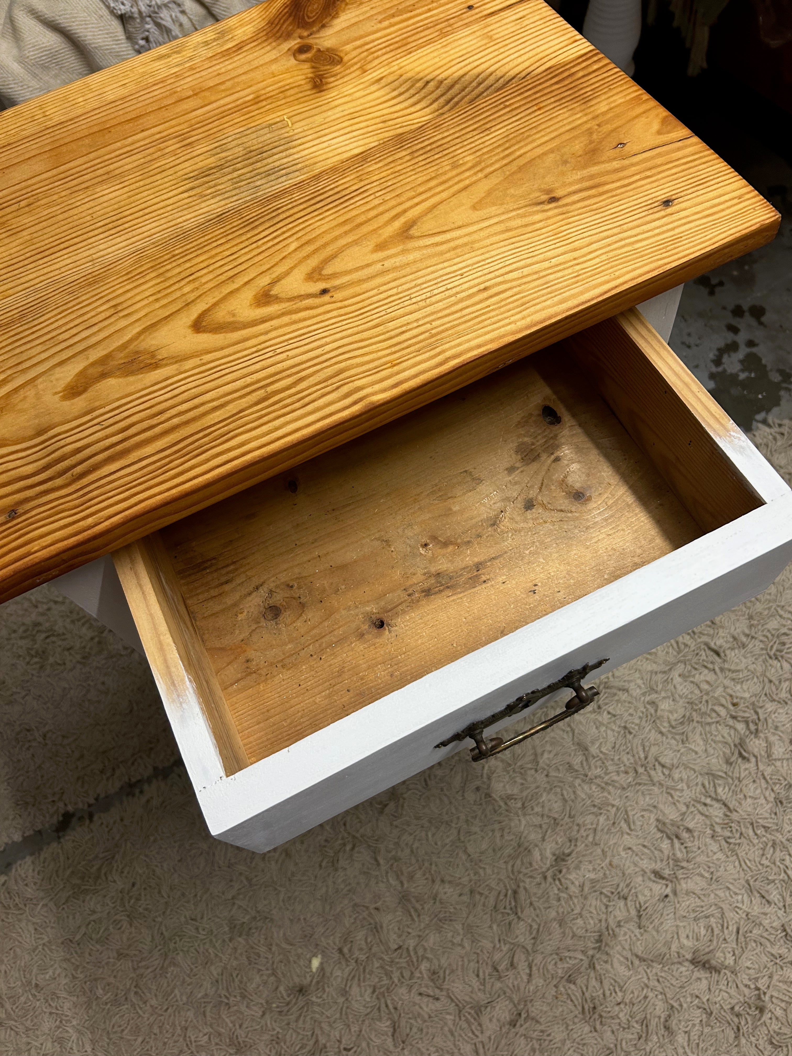 Antiker Beistelltisch, Naturplatte, Shabby Chic