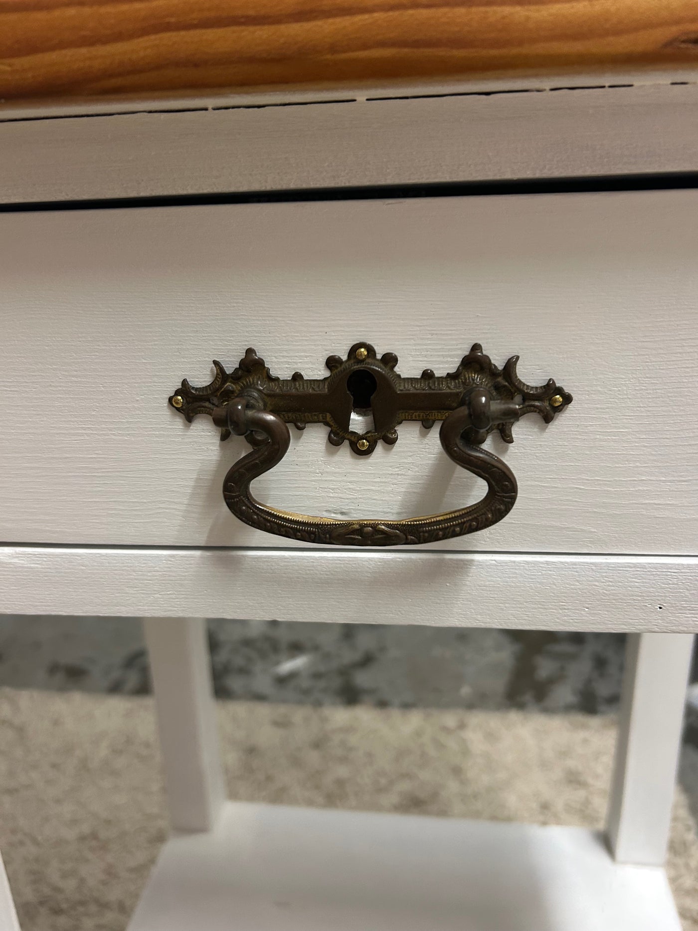 Antiker Beistelltisch, Naturplatte, Shabby Chic