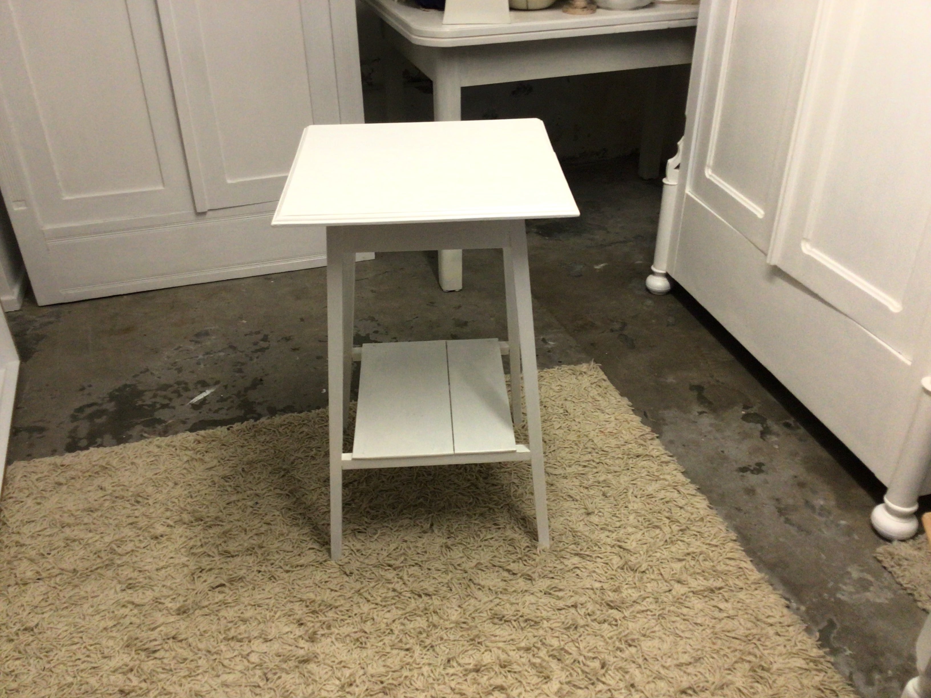 Antiker, eleganter Beistelltisch mit Zwischenplatte