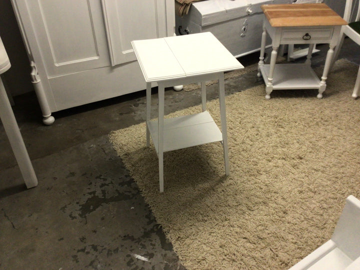Antiker, eleganter Beistelltisch mit Zwischenplatte Shabby Chic