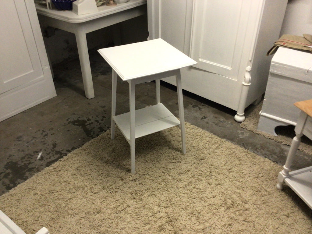 Antiker, eleganter Beistelltisch mit Zwischenplatte