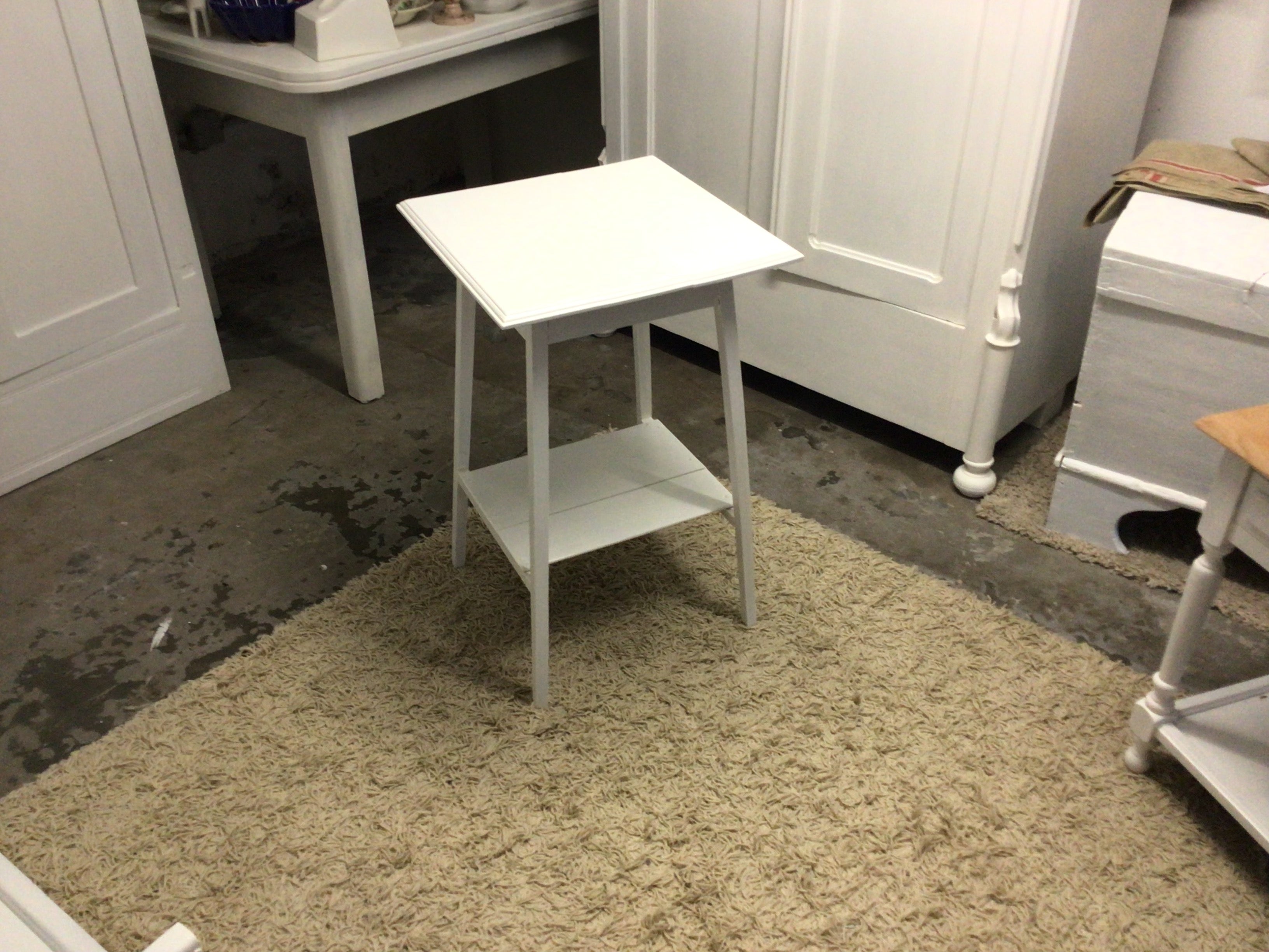 Antiker, eleganter Beistelltisch mit Zwischenplatte