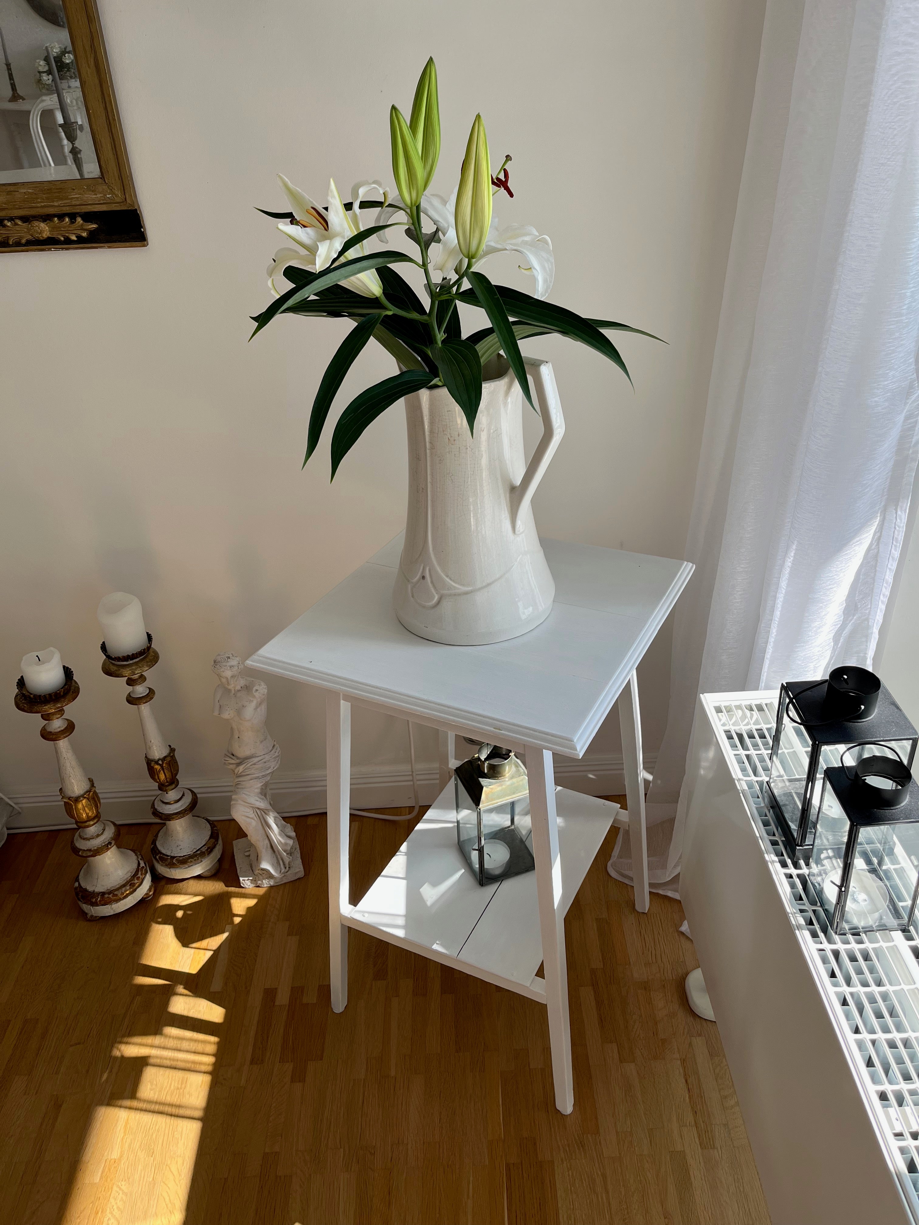 Antiker, eleganter Beistelltisch mit Zwischenplatte