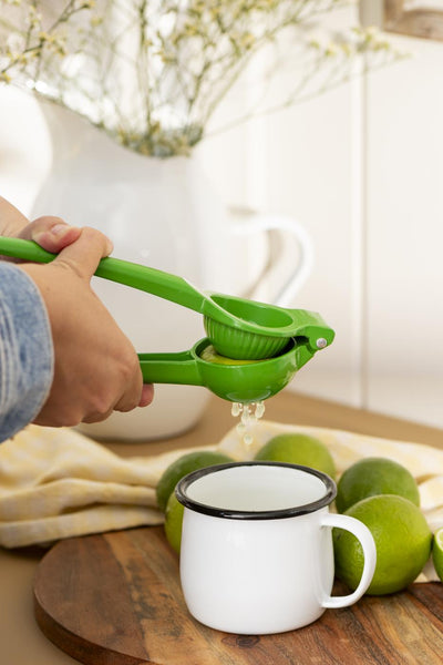 Emaille Becher weiß mit schwarzer Kante