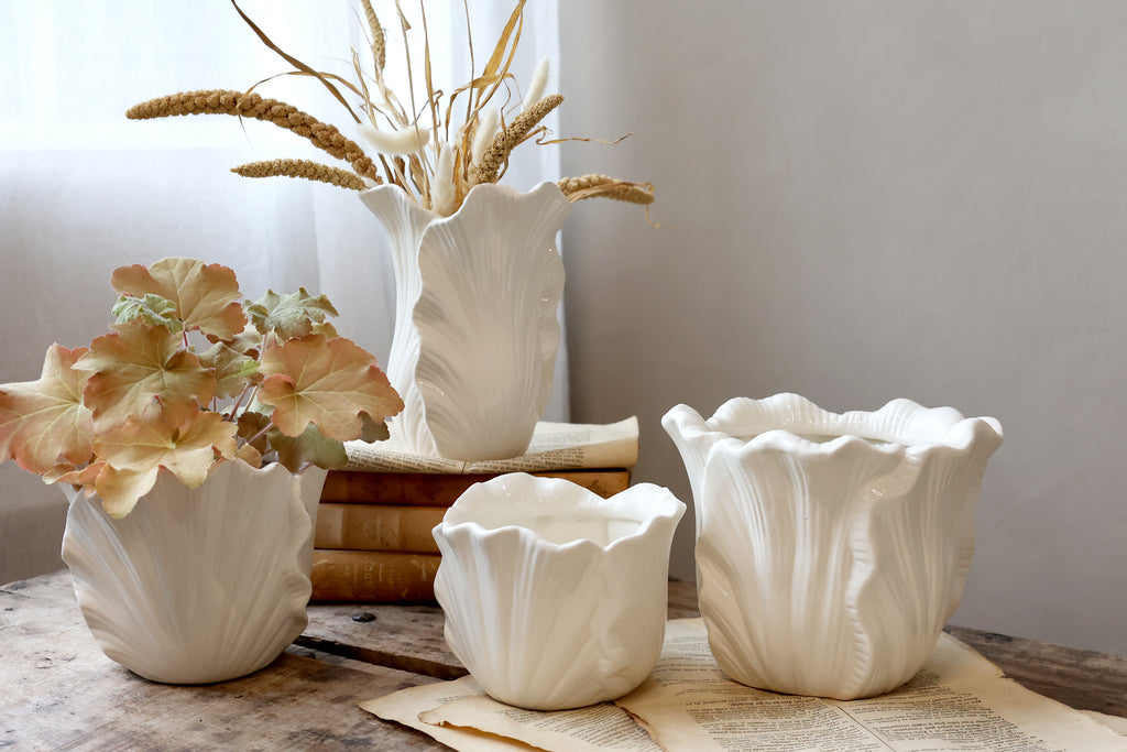 Fayence Blumentopf mit Blättern