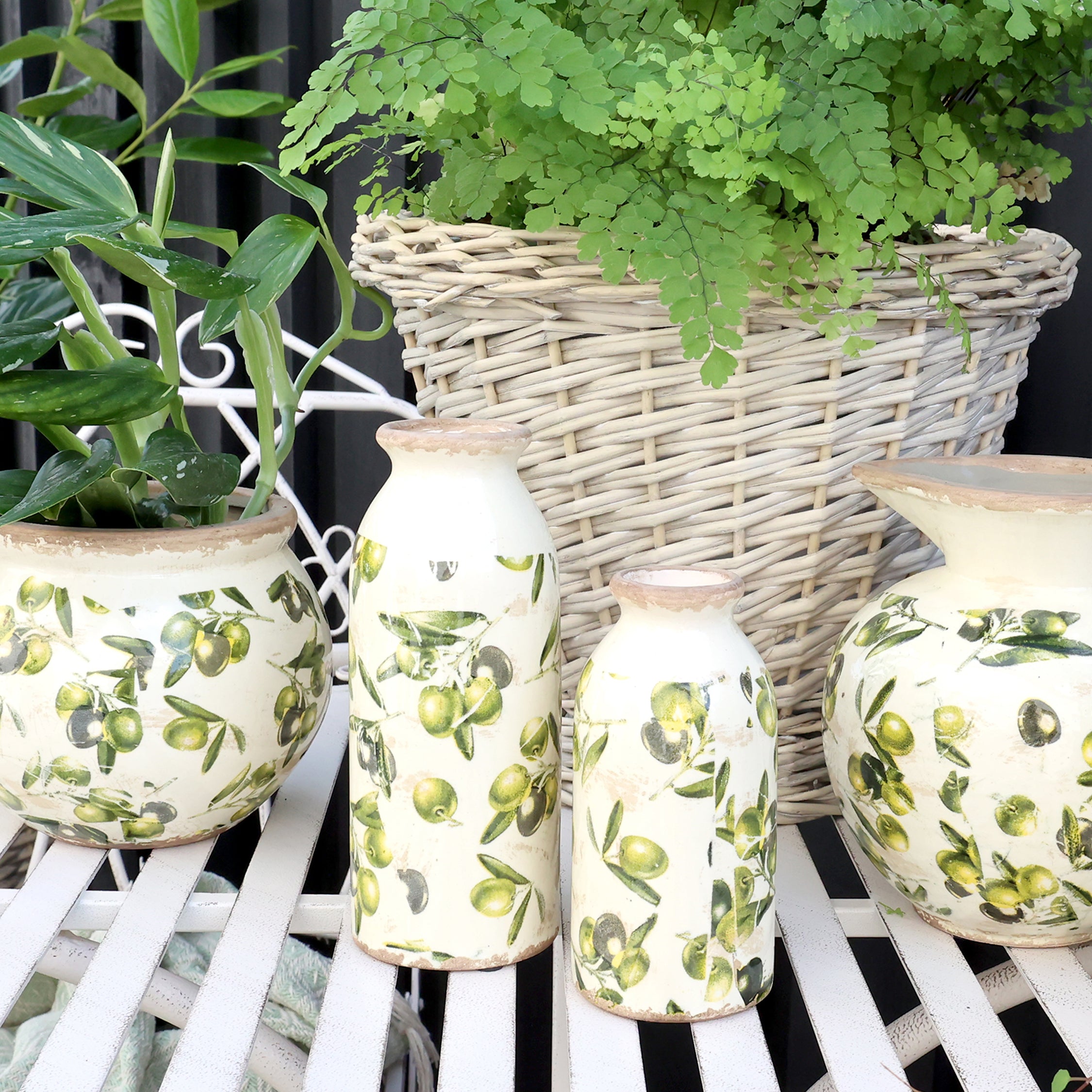 Flasche mit Olivenmuster