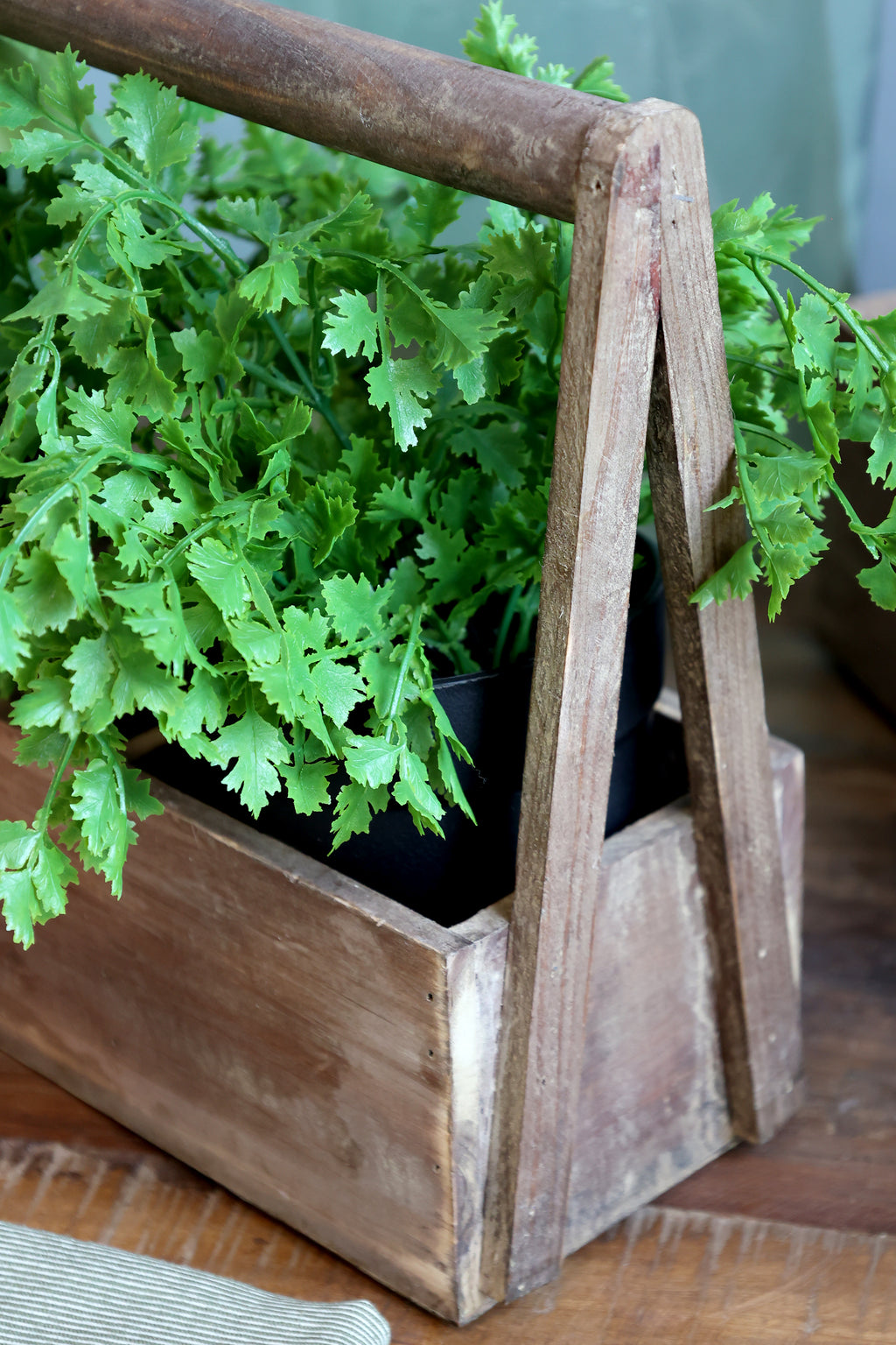 Kasten mit Handgriff und 3 Fächern