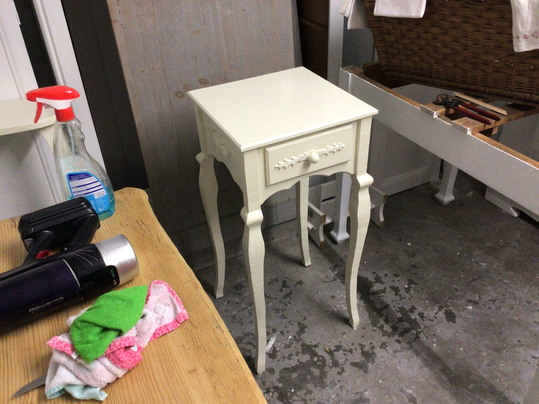 Alter eleganter Beistelltisch Vintage Shabby Chic