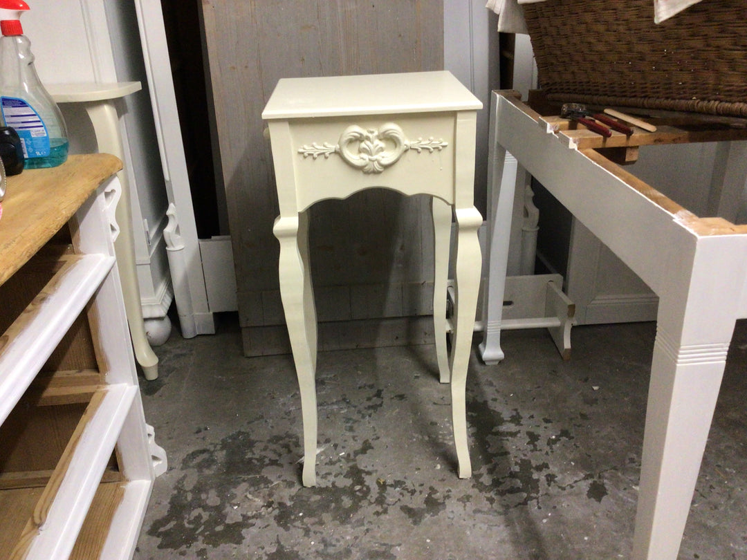 Alter eleganter Beistelltisch Vintage Shabby Chic