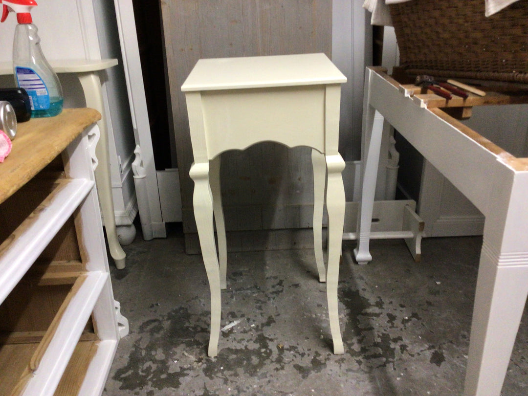 Alter eleganter Beistelltisch Vintage Shabby Chic
