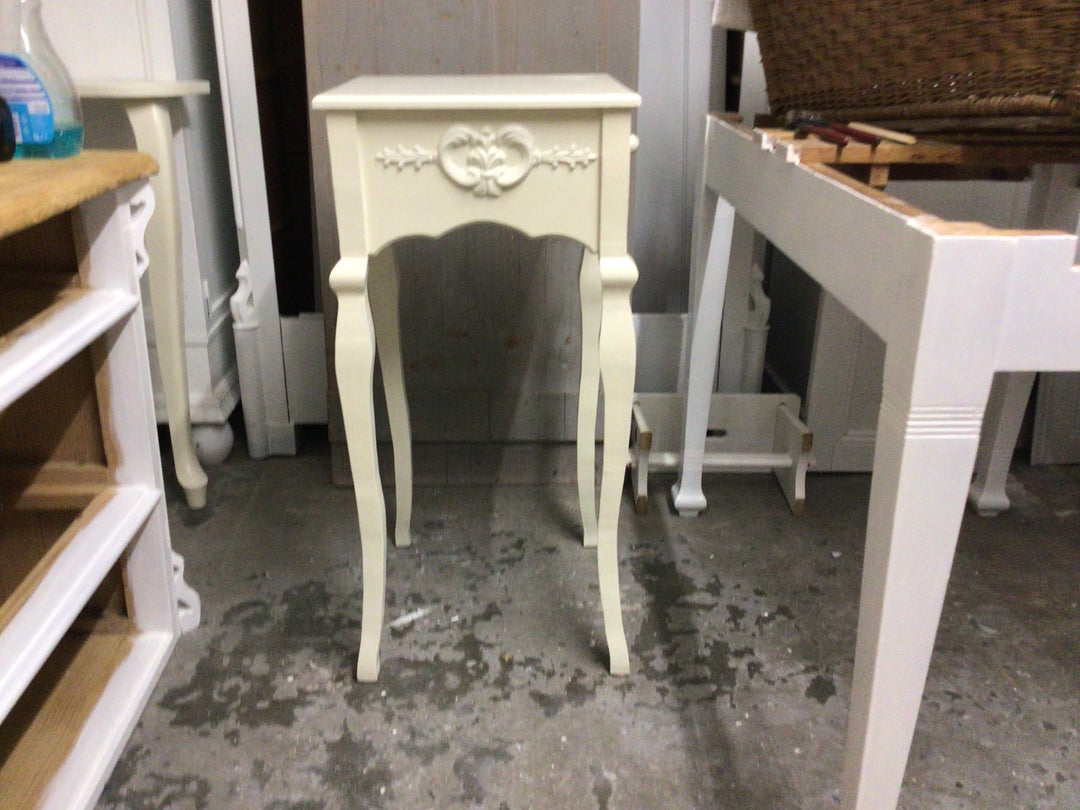 Alter eleganter Beistelltisch Vintage Shabby Chic