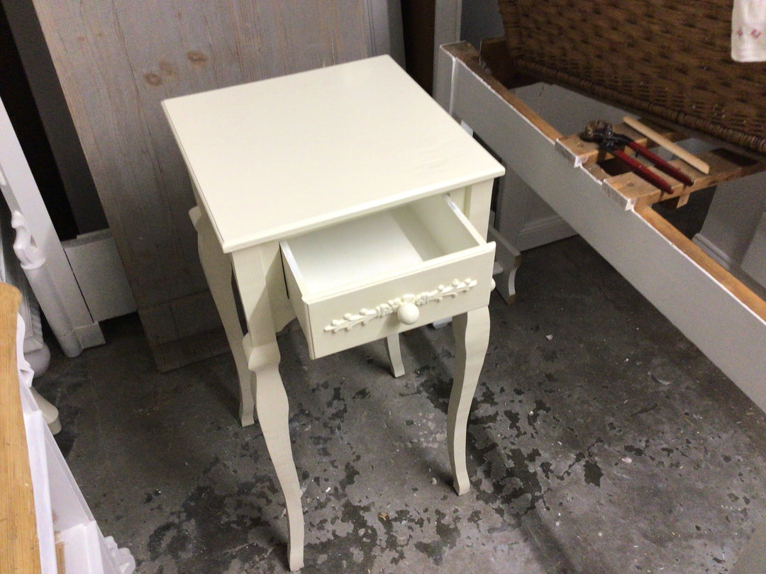 Alter eleganter Beistelltisch Vintage Shabby Chic