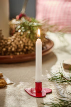 Dünne hohe Kerze, weiß