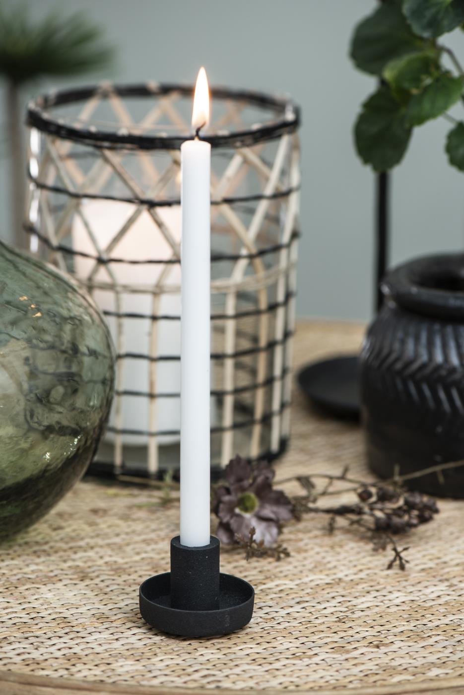 Dünne hohe Kerze, weiß