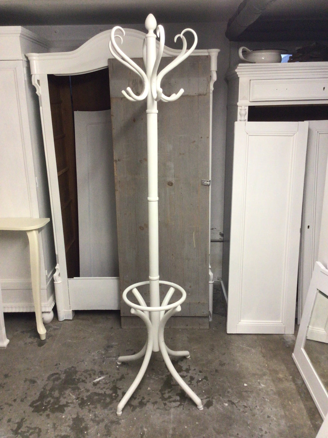 Alter Kleider- Kneipenständer Vintage Shabby Chic