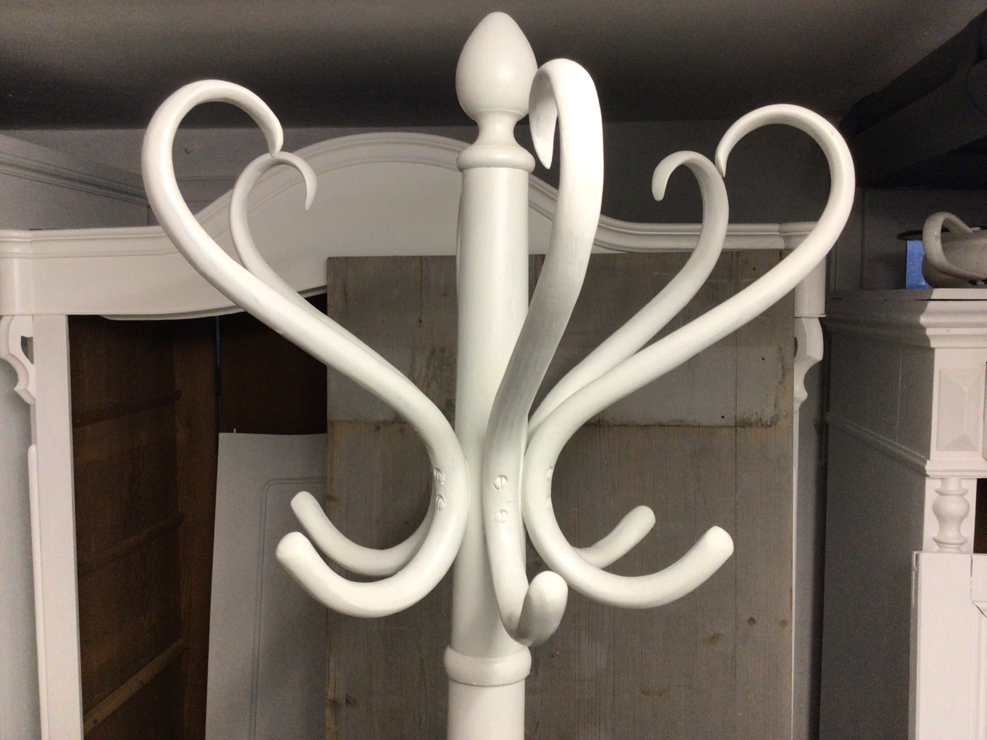 Alter Kleider- Kneipenständer Vintage Shabby Chic