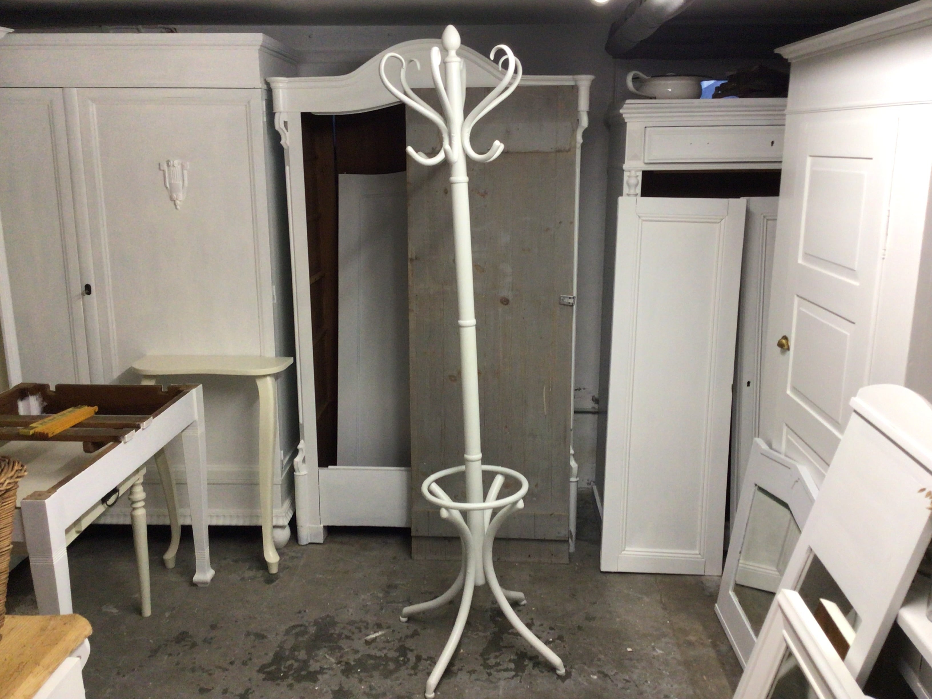 Alter Kleider- Kneipenständer Vintage Shabby Chic