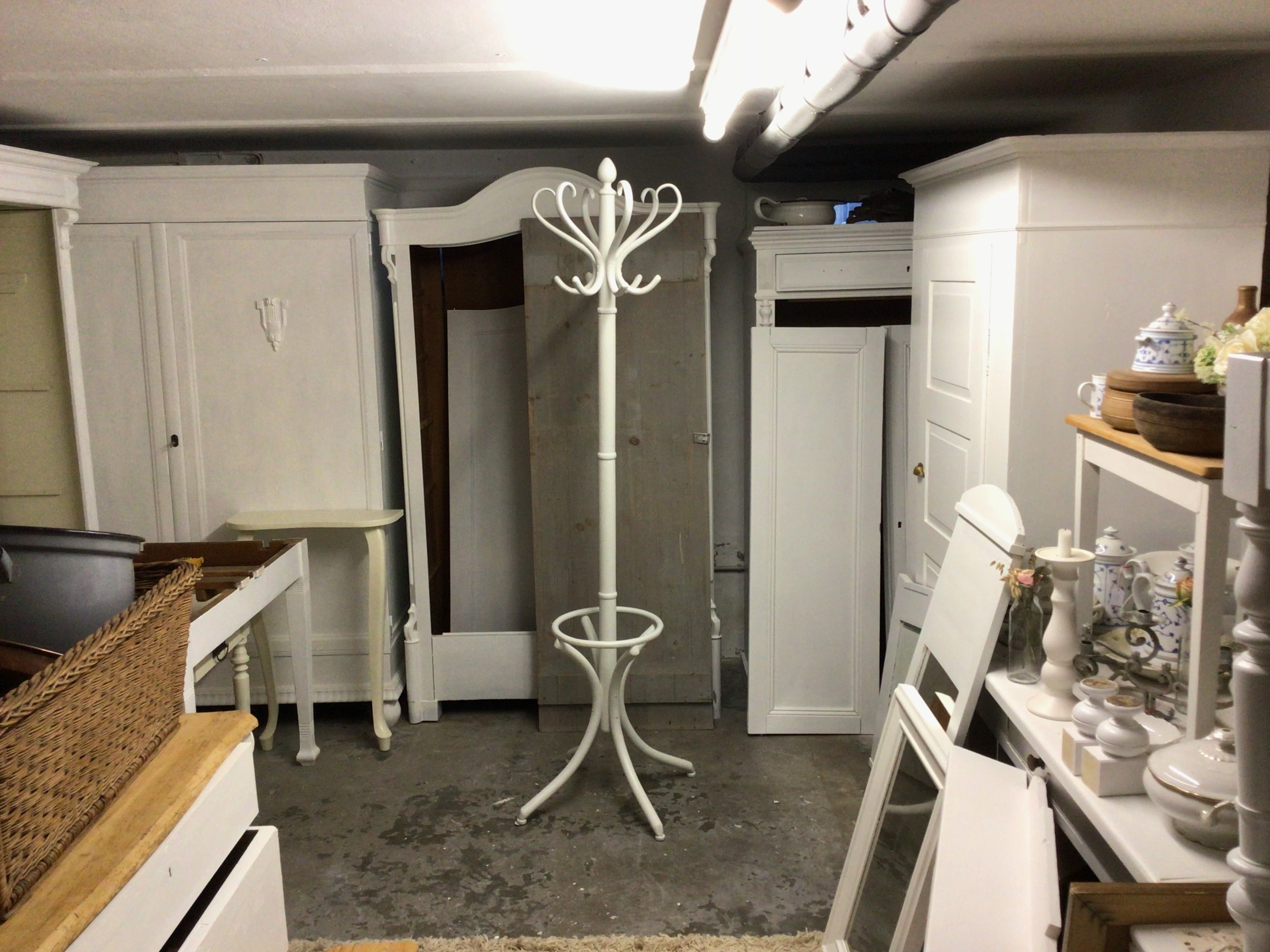 Alter Kleider- Kneipenständer Vintage Shabby Chic