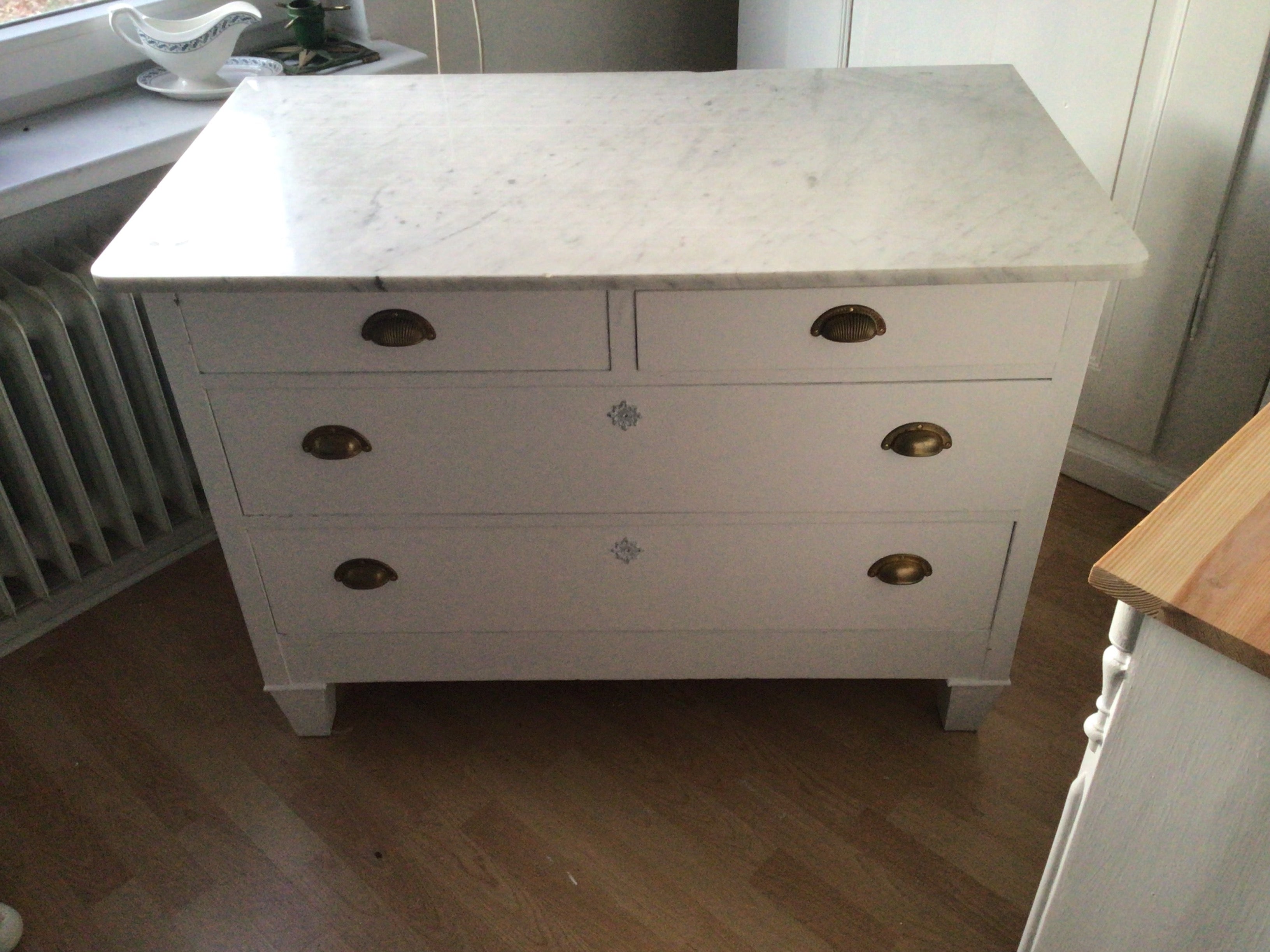 Antike Kommode mit Marmorplatte, Shabby Chic