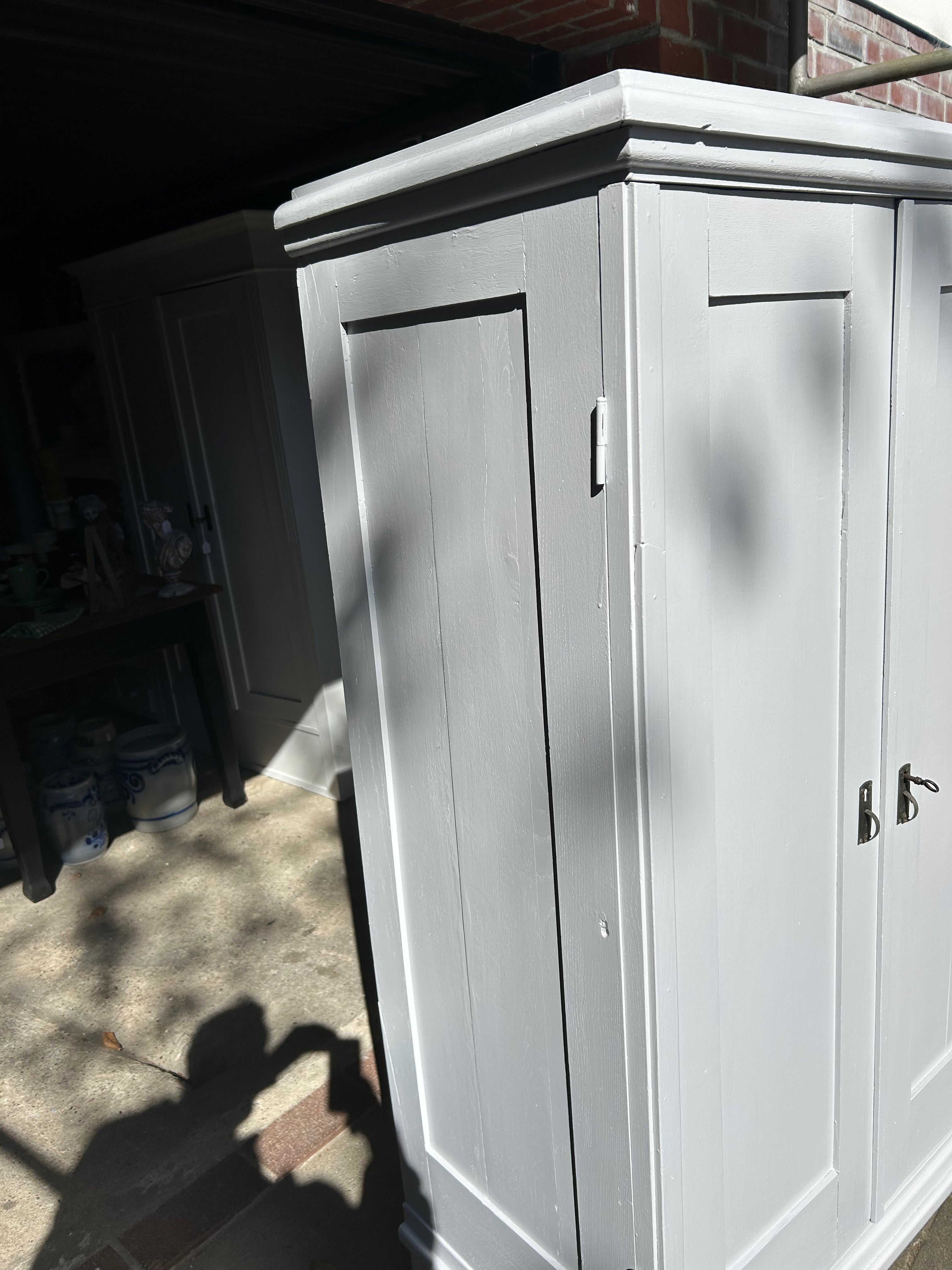 Antiker Schrank, hellgrau, Mooreiche