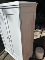 Antiker Schrank, hellgrau, Mooreiche