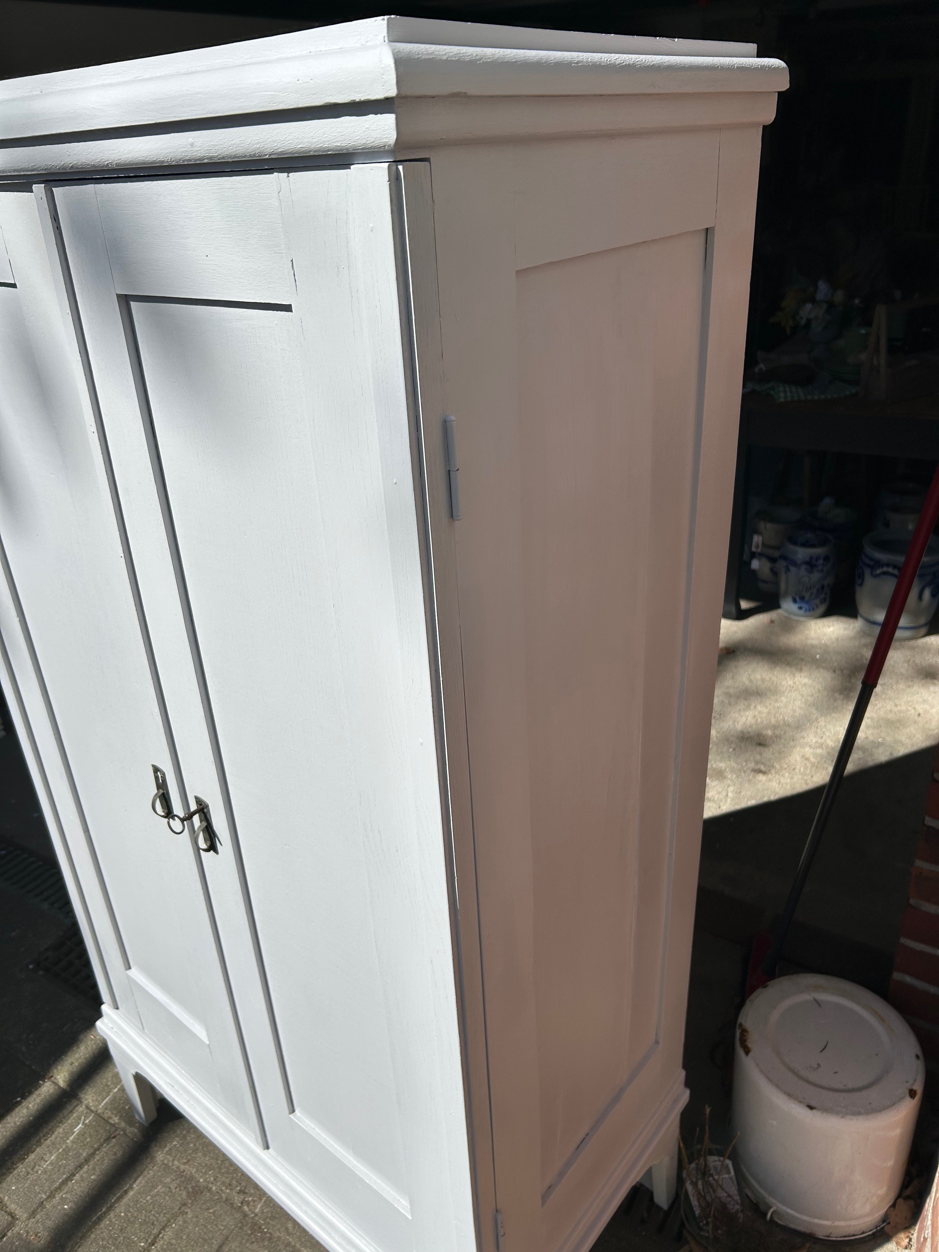 Antiker Schrank, hellgrau, Mooreiche