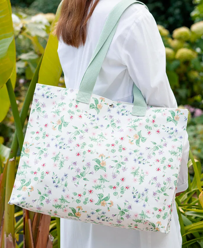 GreenGate Einkaufstasche Karolina weiß mit bunten Blumenranken