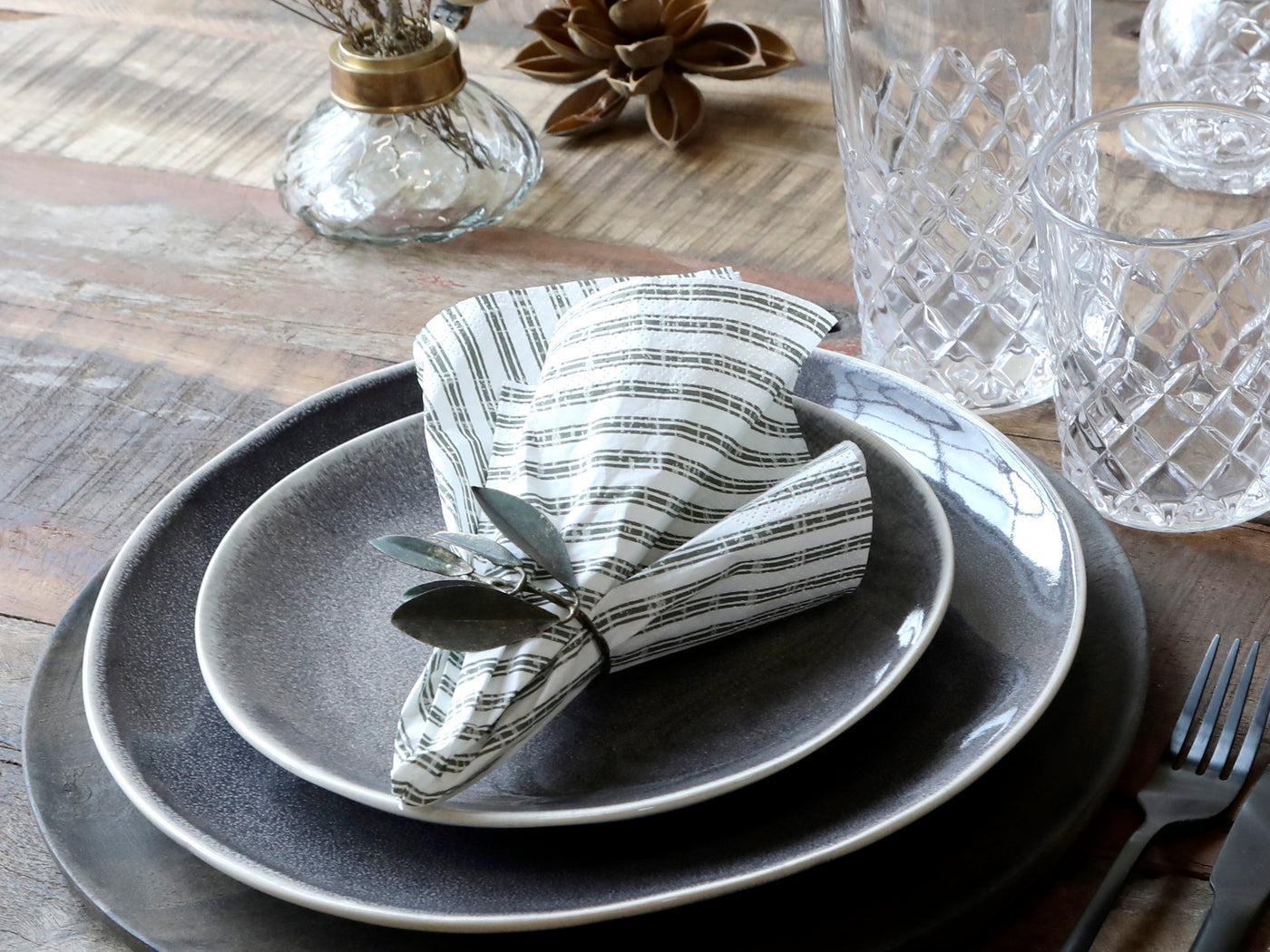 Papierservietten mit Streifen Olive (20 Stück/Packung)