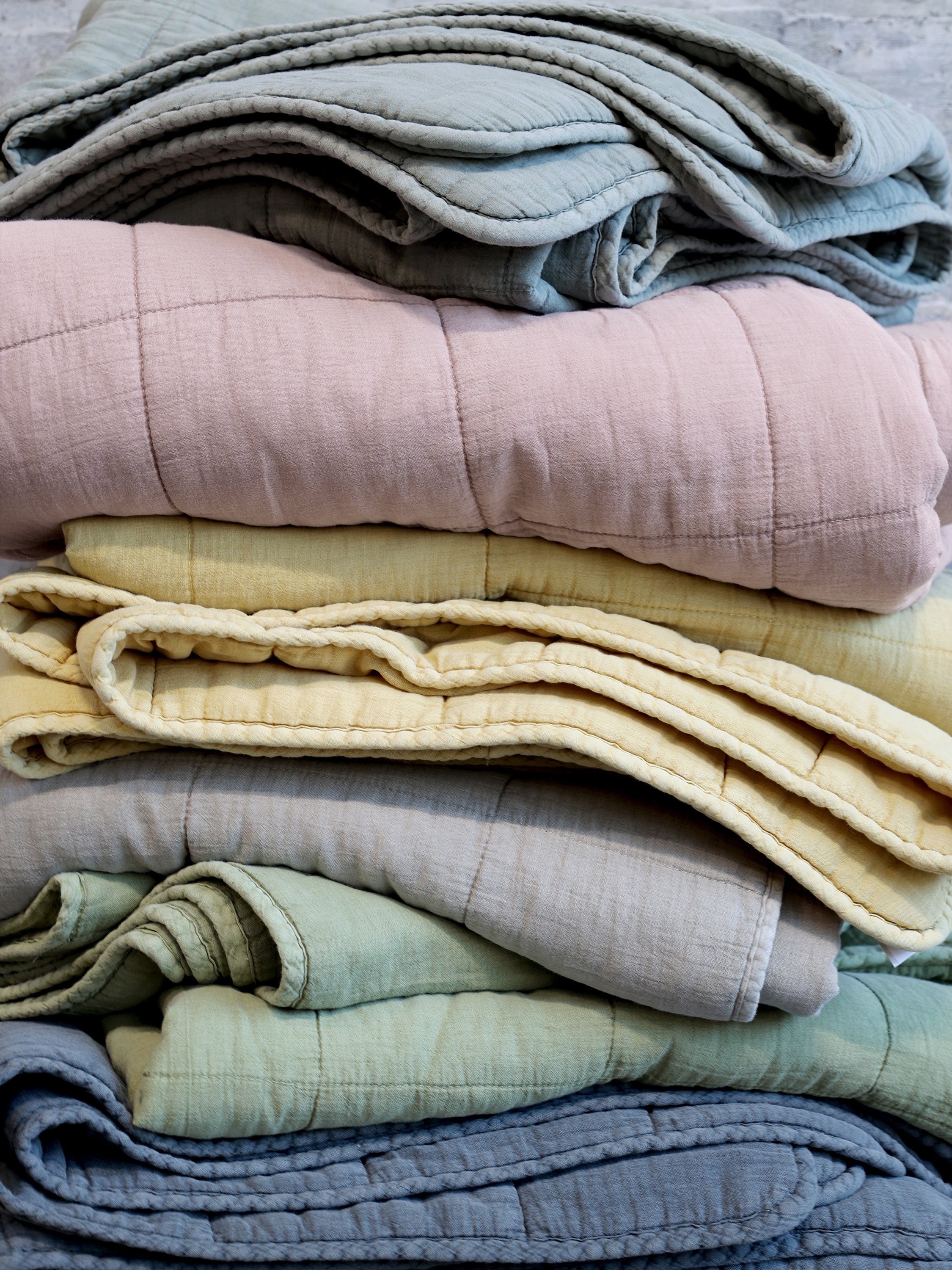 Chic Antique Vintage Quilt