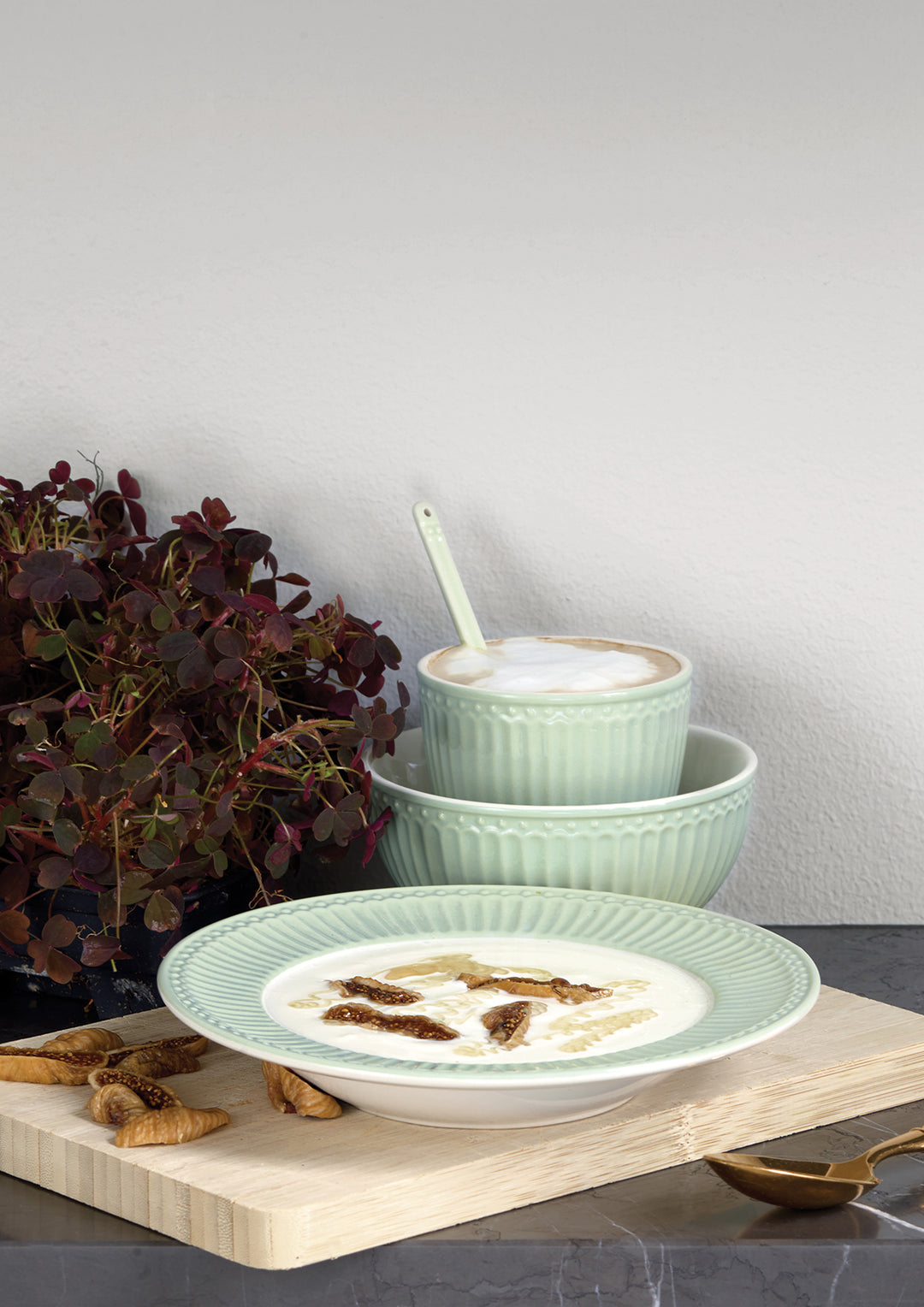 GreenGate Müslischale Alice hellgrün mit passender Tasse und Teller – Porzellan Geschirr im Landhausstil für Frühstück oder Dessert