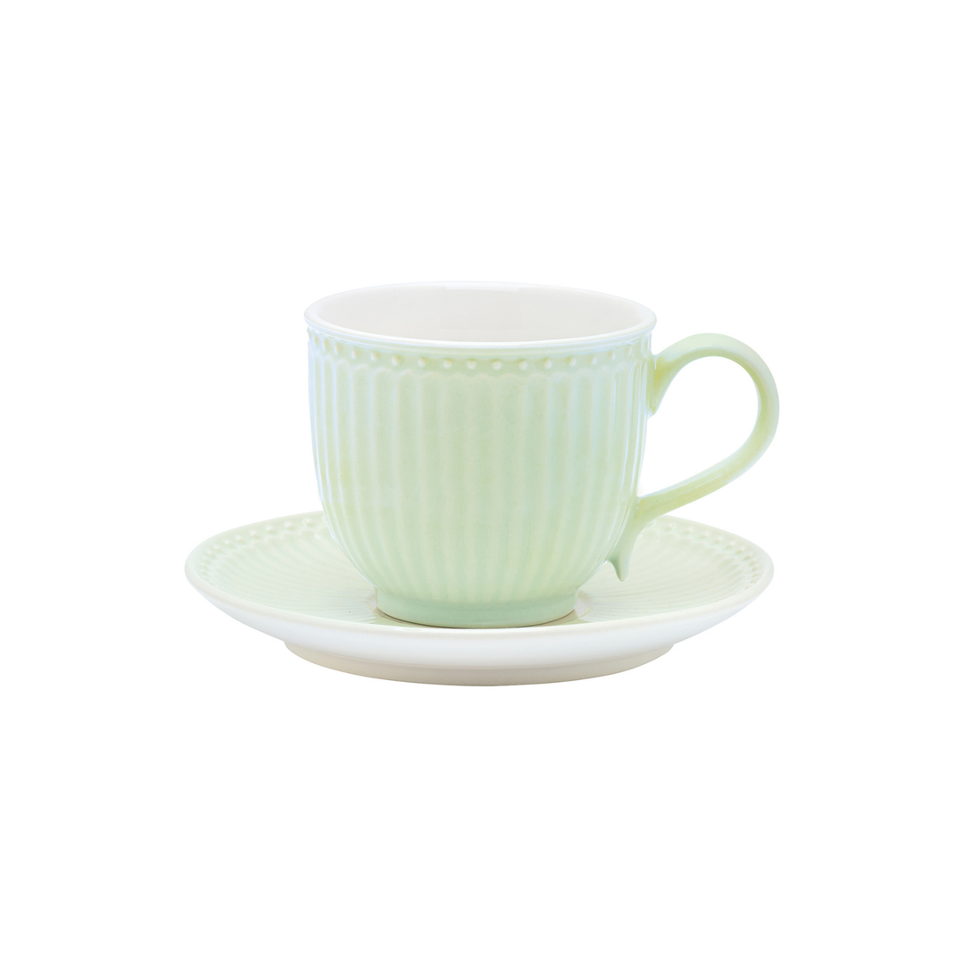 GreenGate Tasse mit Untertasse Alice Hellgrün freigestelltes Produktbild