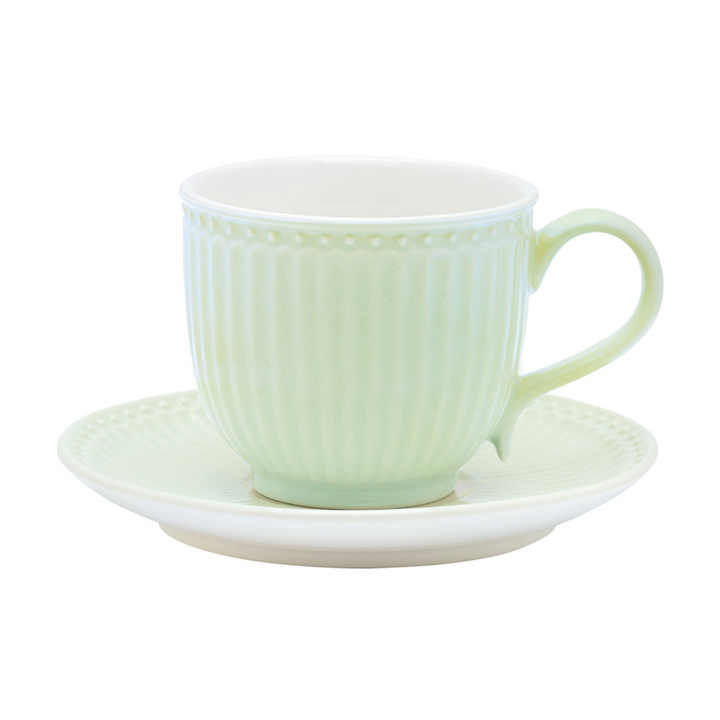 GreenGate Tasse mit Untertasse Alice Hellgrün freigestelltes Produktbild