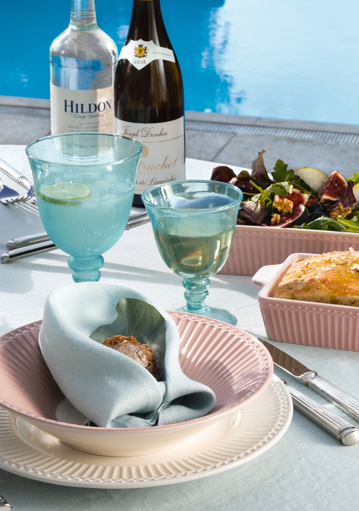 GreenGate Speiseteller Alice Weiß kombiniert mit Alice Rosa – skandinavische Tischdekoration