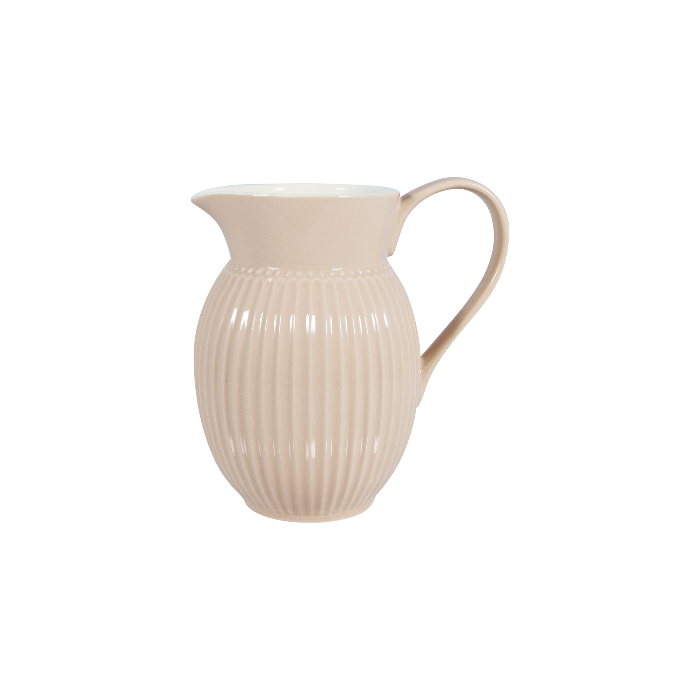 GreenGate Krug Alice Fudge 0,5 Liter Porzellan Krug in Karamellton freigestellt vor weißem Hintergrund