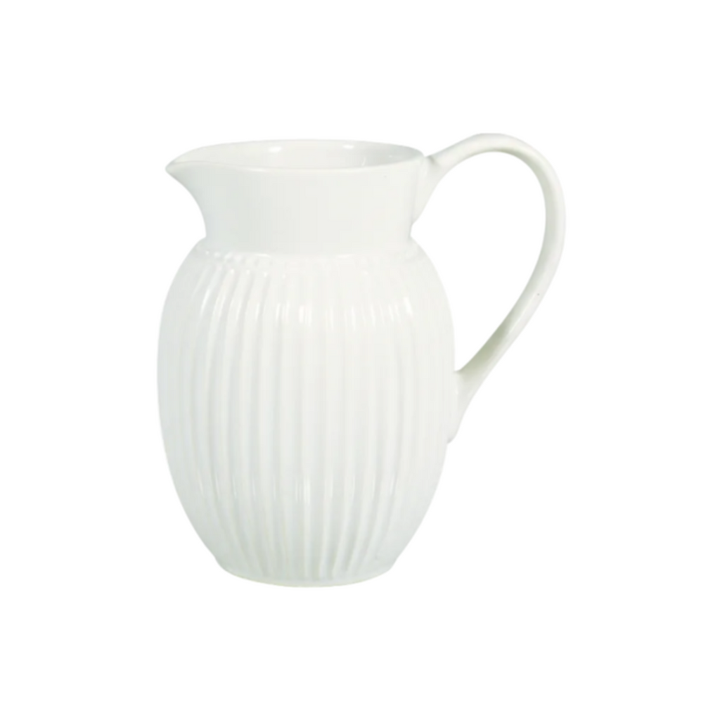 GreenGate Krug Alice Weiß 1,5 L aus Porzellan mit Reliefstruktur freigestellt