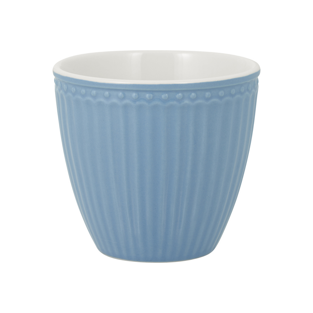 GreenGate Latte Cup Alice Himmelblau aus Porzellan freigestellt vor weißem Hintergrund mit 0,35 l Volumen