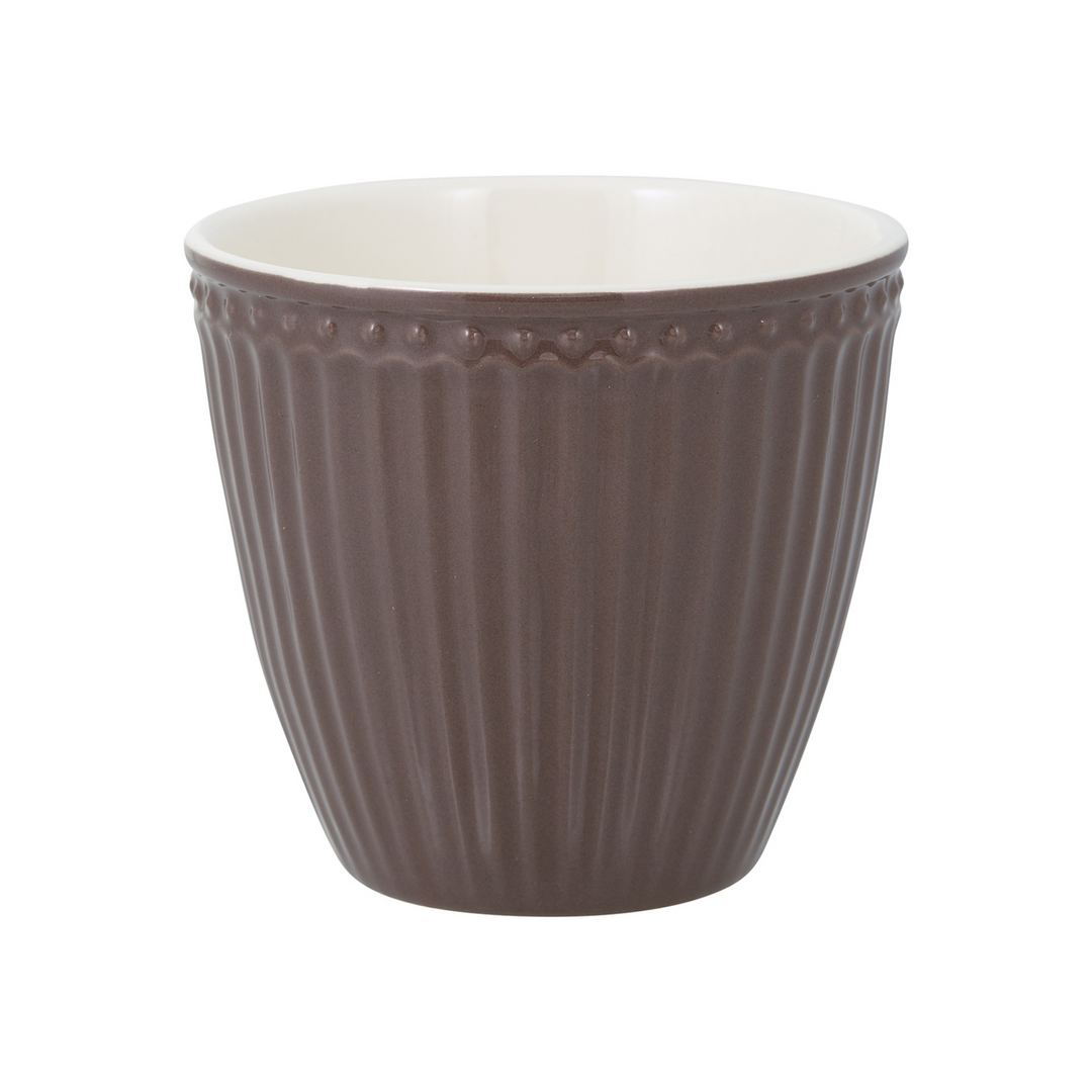 GreenGate Latte Becher Alice Schokolade 0,35 l aus Porzellan freigestellt