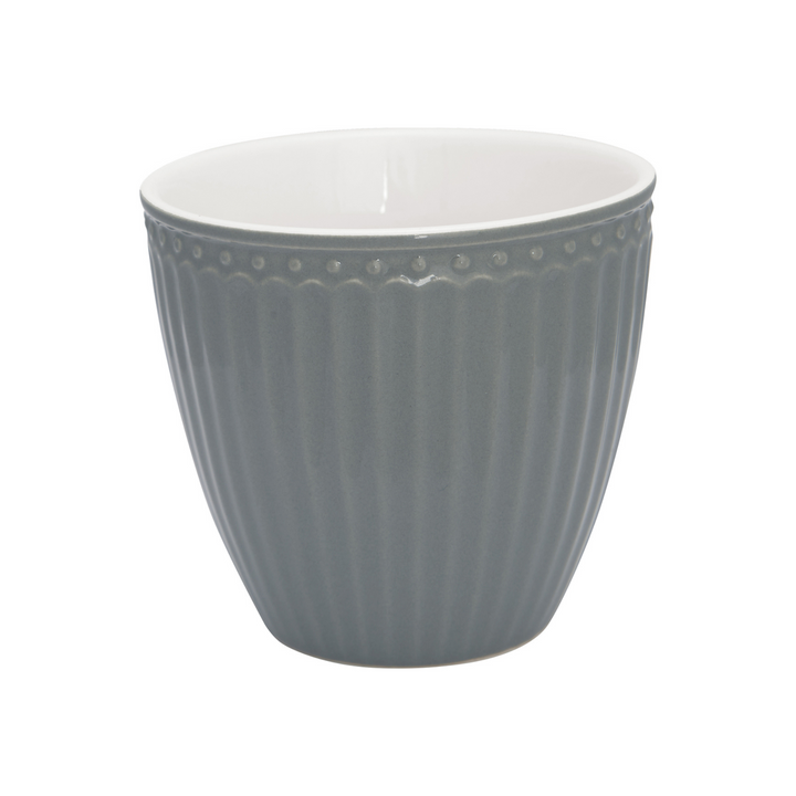 GreenGate Latte Cup Alice Steingrau aus Porzellan freigestellt vor weißem Hintergrund mit 0,35 l Volumen
