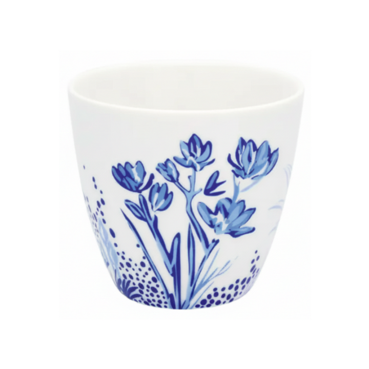 GreenGate Latte Becher Kristel Blau aus Porzellan mit blauem Blumenmotiv
