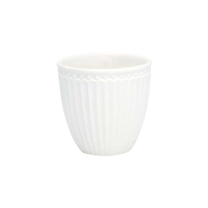 GreenGate Mini Latte Cup Alice Weiß aus Porzellan mit Rillenstruktur freigestellt