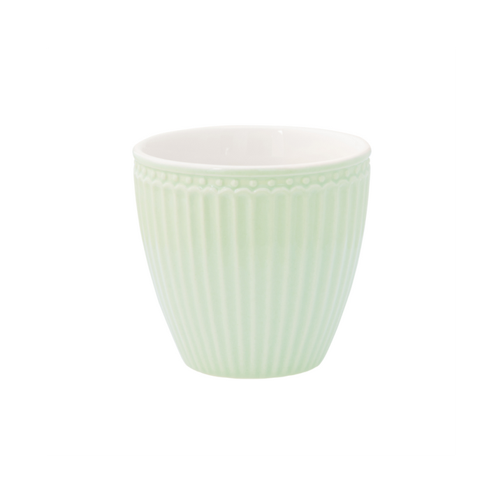 GreenGate Mini Latte Becher Alice Hellgrün mit feiner Rillenstruktur freigestellt