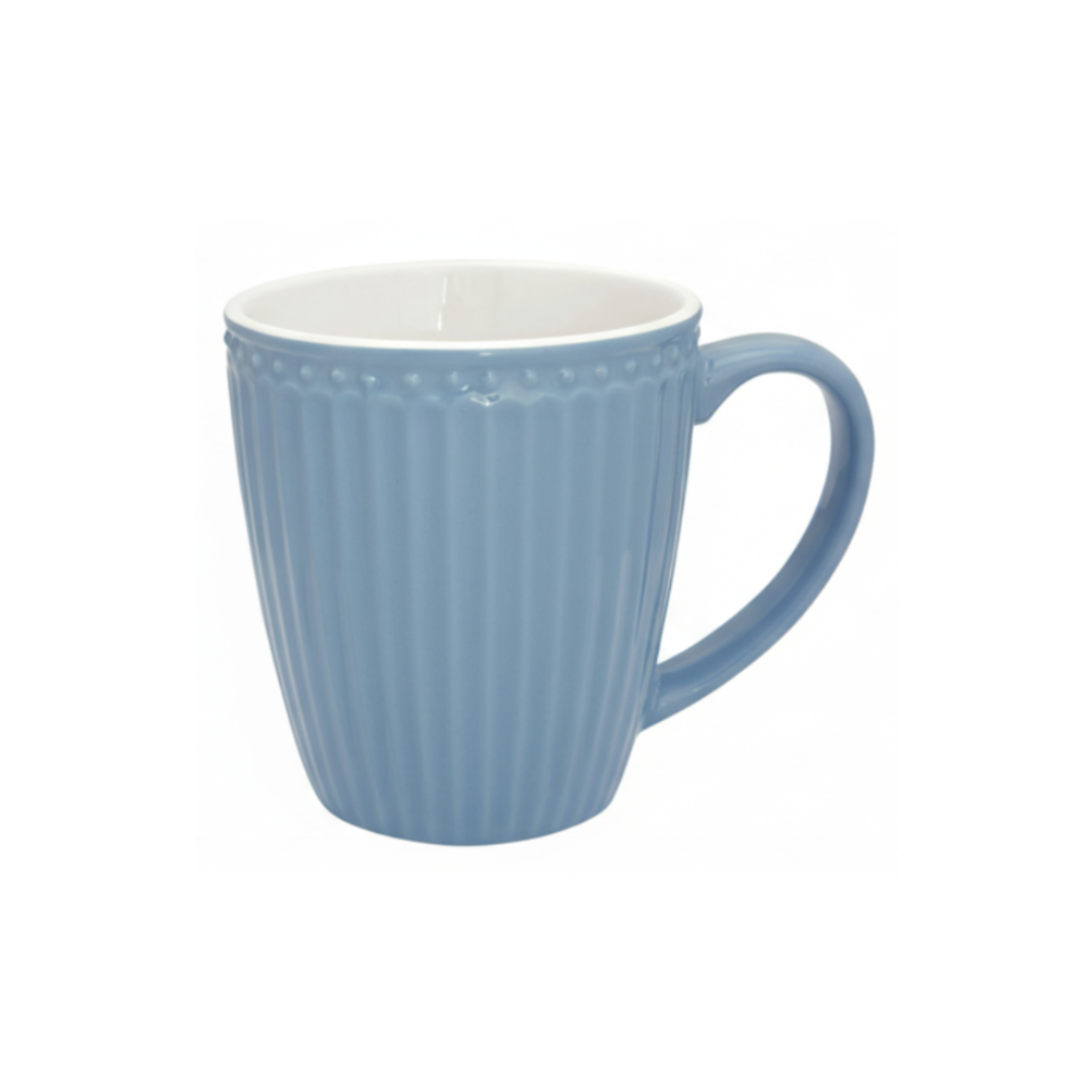GreenGate Henkeltasse Alice Himmelblau 0,35 l aus Porzellan mit Rillenstruktur freigestellt auf weißem Hintergrund im skandinavischen Landhausstil