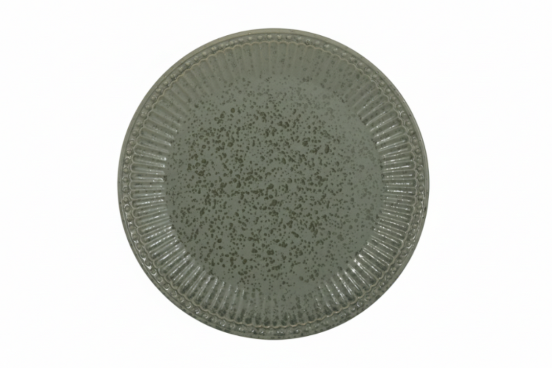 GreenGate Frühstücksteller Alice Olivgrün 23 cm Porzellan mit Rillenstruktur und gesprenkelter Glasur freigestellt