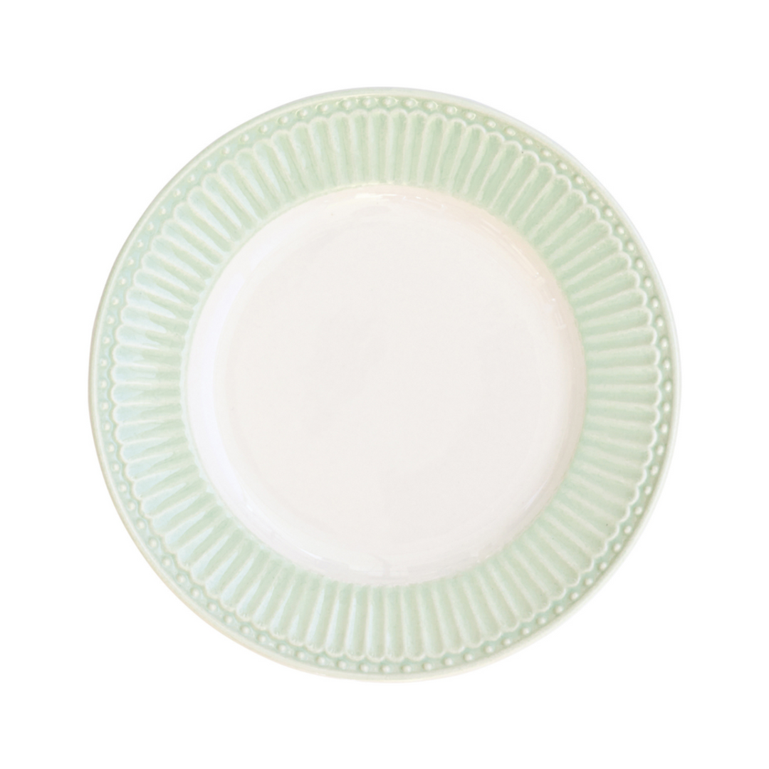 GreenGate Dessertteller Alice Hellgrün 17,5 cm aus Porzellan mit Rillenstruktur freigestellt